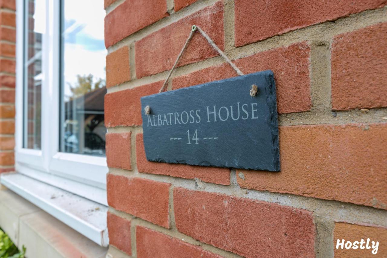Albatross House - Comfy Home With Parking Slough Exterior photo